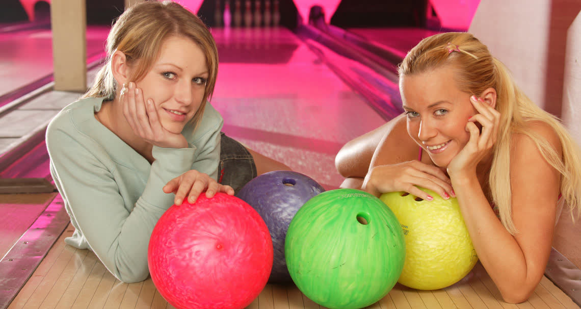 Young lesbians fuck each other in the bowling